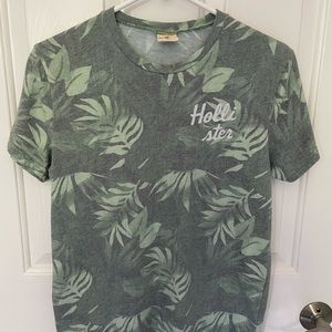 Hollister Short Sleeve Shirt. Sz. S. Green